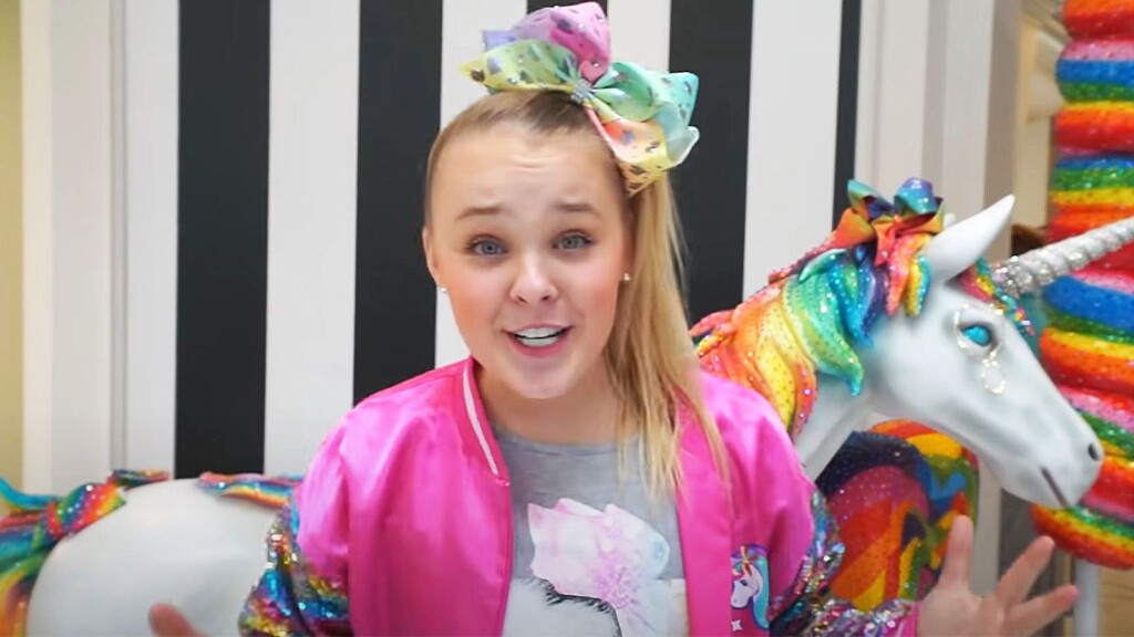 Teen Star JoJo Siwa Comes Out as Lesbian on Social Media