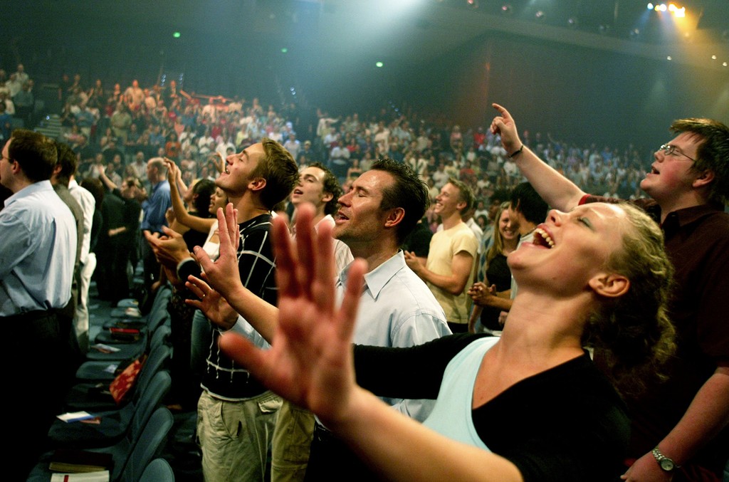 more hillsong pastor resigns