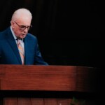 John MacArthur Returns to the Pulpit After Five Month Absence + Three Heart Surgeries